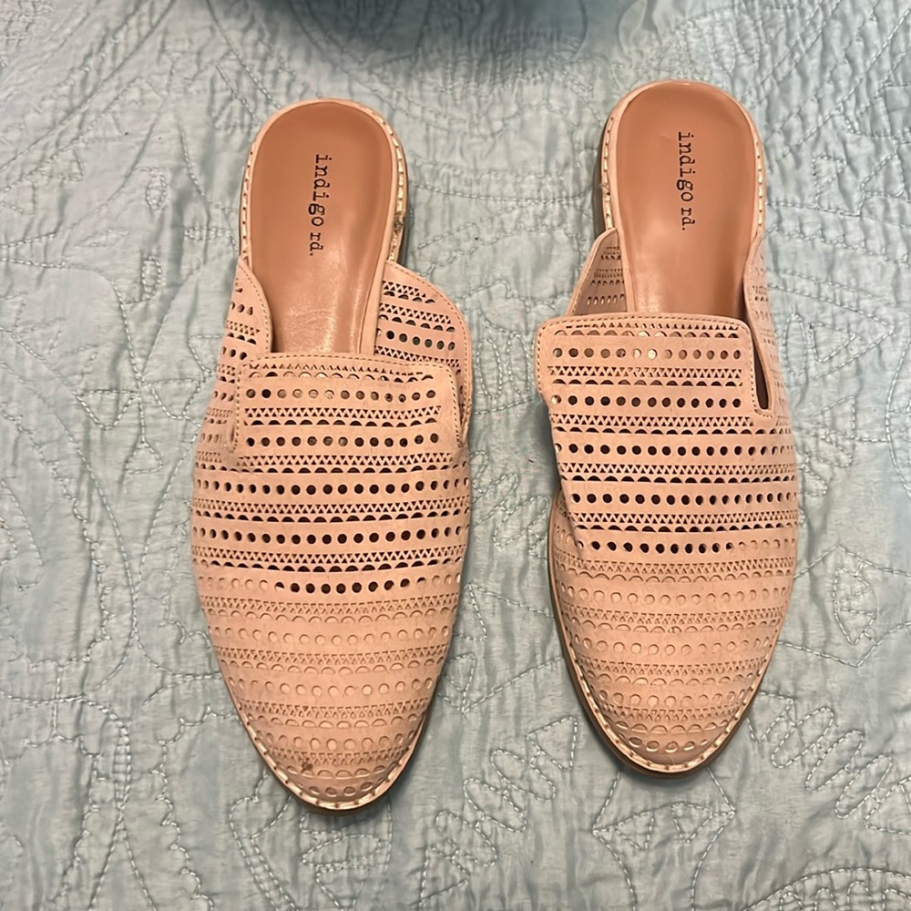 Never worn super cute slip on mules